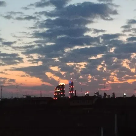Skyline View 8 Mins To San Siro ميلان